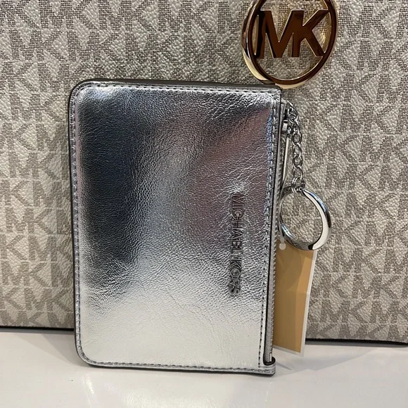 MICHAEL KORS
Jet Set Travel Small Top Zip Coin Pouch With ID
Silver 
NWT - Picture 7 of 16